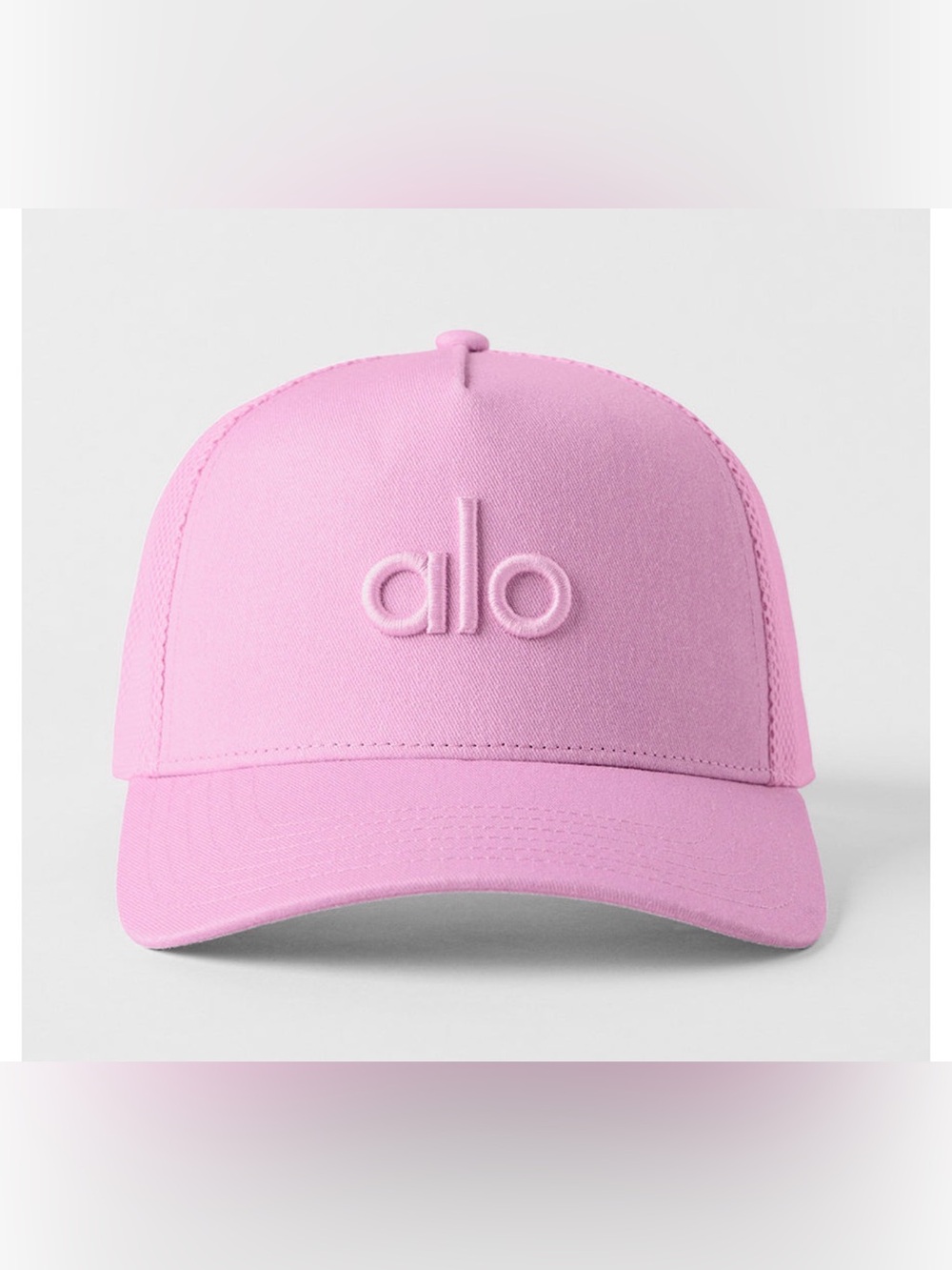 ALO Yoga District Trucker Hat in Candy Heart Pink. One Size - Picture 2 of 4